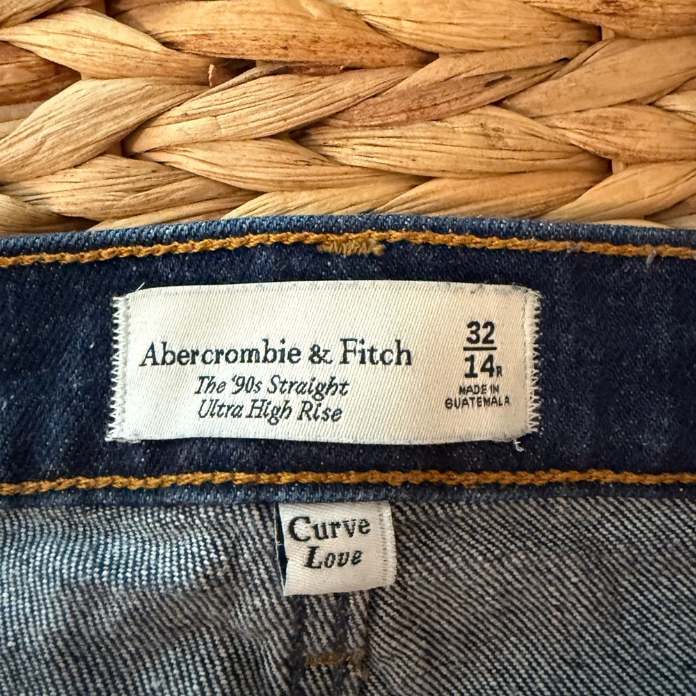 Abercrombie & Fitch '90s Straight Ultra High Rise Jeans - Blue
